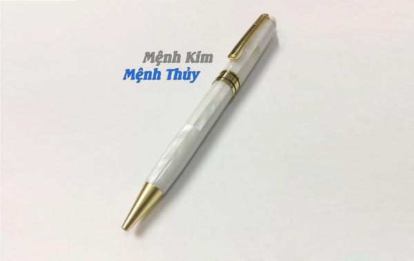 Bút Khảm ngọc trai trắng mệnh Thủy, Kim